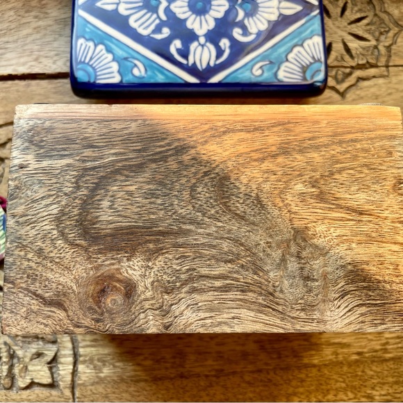 Beautiful Home Accent  Box! NWT! Ceramic cover, wooden box. - Picture 11 of 13